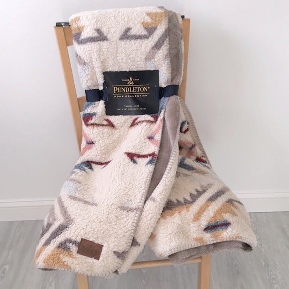Pendleton Other - Pendleton Fleece Sherpa Blanket / Throw